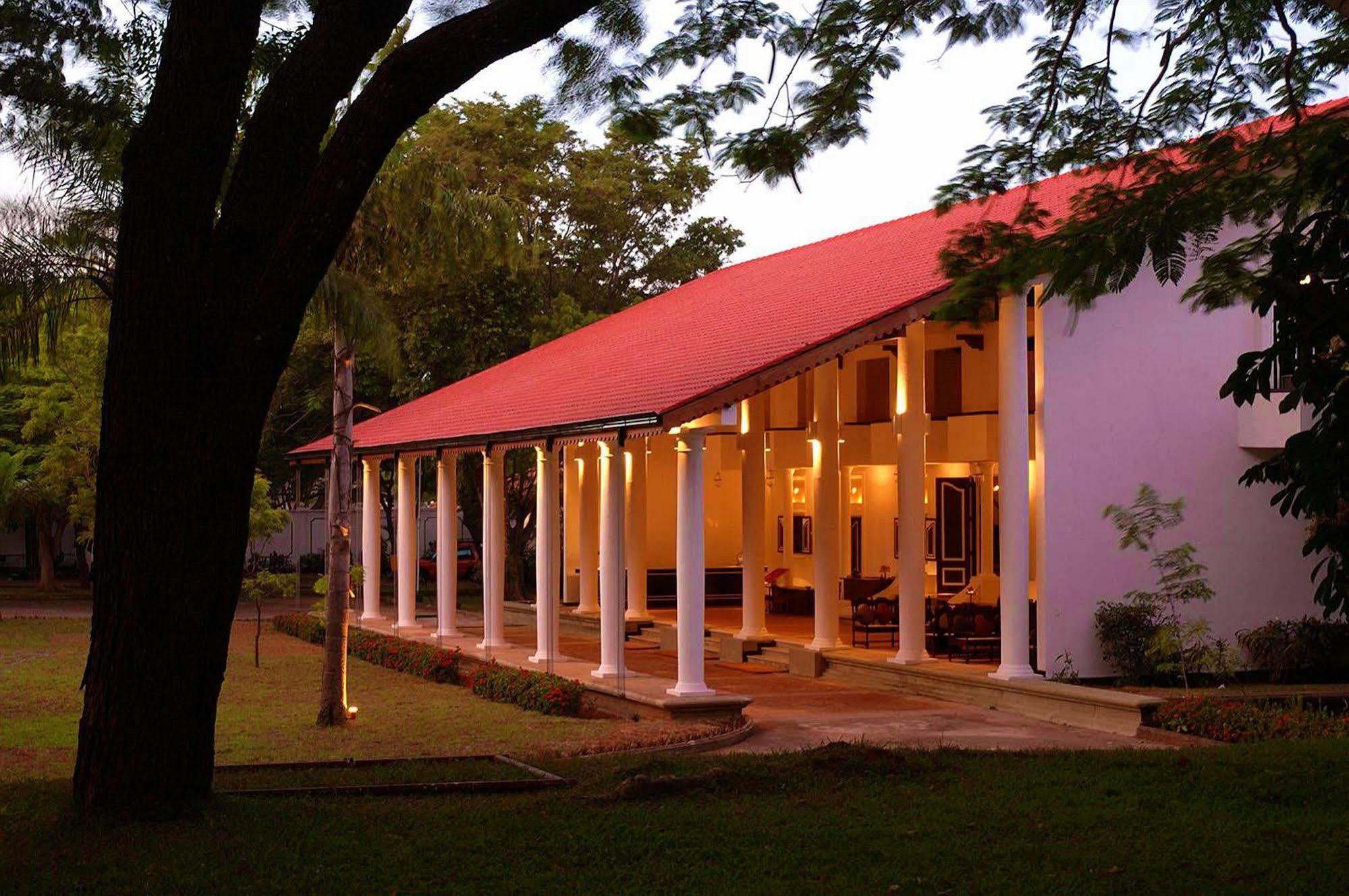 Cinnamon Lodge Habarana Exterior photo